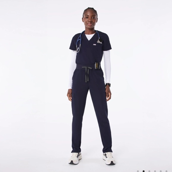 NWT Figs White Salta Seamless Cropped Long Sleeve Underscrub - Picture 2 of 8